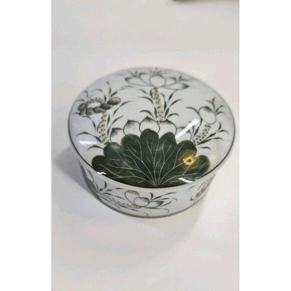 Vintage Celadon Trinket Box W Lotus Made in Thailand ~3.5" Handpainted Ceramic - Picture 2 of 12